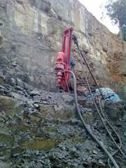 Карьерная буровая установка ударно-вращательного бурения взрывных скважин